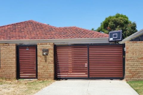 Custom gate installation in Coomera