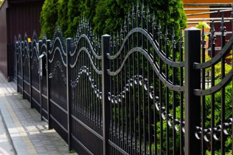 Expert team installing a metal fence in Coomera