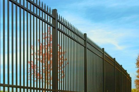 Metal fencing installation in Coomera QLD