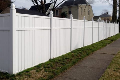 Expert team installing a vinyl fence in Coomera